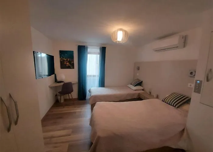 Villa New In Old Center - Pag