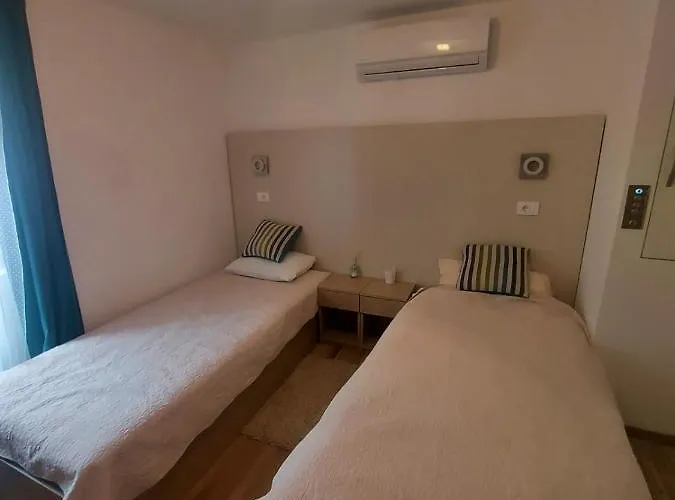 Villa New In Old Center - Pag