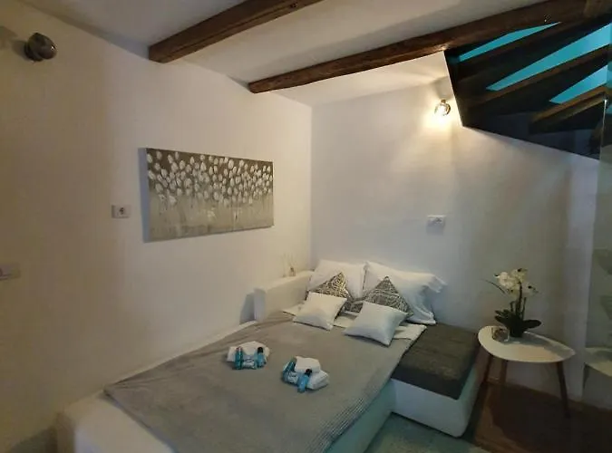 Villa New In Old Center - Pag *