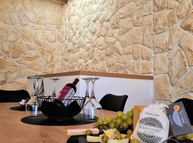 New In Old Center - Pag Villa