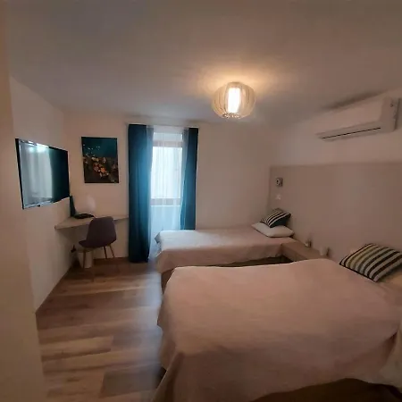 Villa New In Old Center - Pag