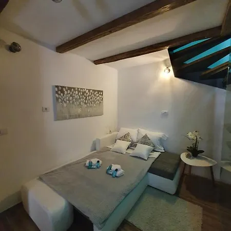 Villa New In Old Center - Pag *